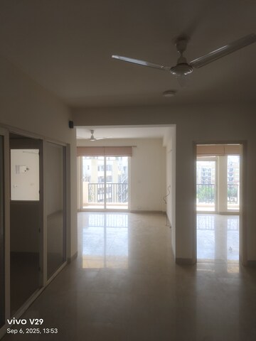 Room in 3 BHK Apartment at Emaar Emerald Floors Premier, Sector 65 – for Rent