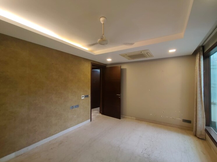 Room, hauz khas 4 Bedroom 630 Sq.Yd. Builder Floor In Hauz Khas Delhi 9149945
