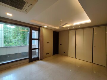 Room in 4 BHK Builder Floor at Hauz Khas – for Rent