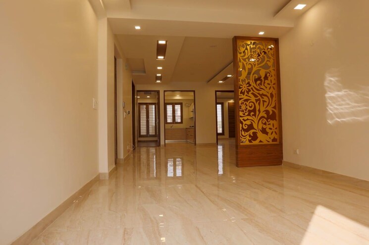 Room, sector 28 3.5 Bedroom 250 Sq.Yd. Builder Floor In Sector 28 Faridabad 9149913
