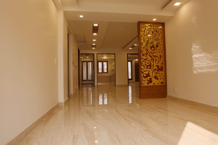 Room, sector 28 3.5 Bedroom 250 Sq.Yd. Builder Floor In Sector 28 Faridabad 9149913