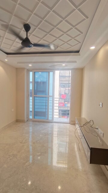 Room in 3 BHK Builder Floor at South Extension ii – for Sale