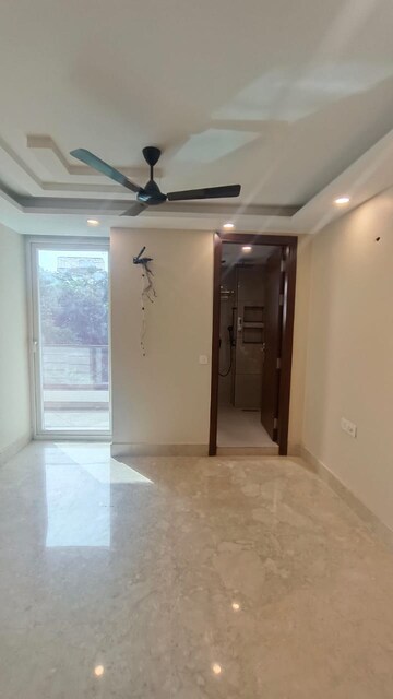 Room in 3 BHK Builder Floor at South Extension ii – for Sale