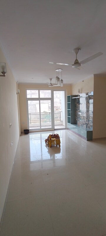 Furnished Amenities in 3 BHK Apartment at Omaxe The Palace, Gomti Nagar – for Rent