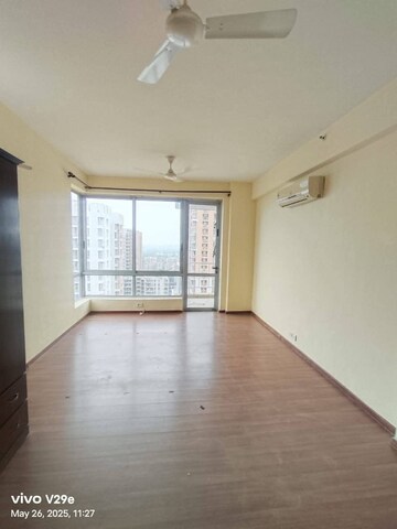 Room in 3 BHK Apartment at Pioneer Park Phase 1, Sector 61 – for Sale