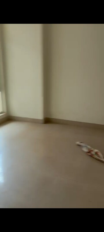 Room in 3 BHK Apartment at Gaur City-2, Gaur City 2 – for Sale