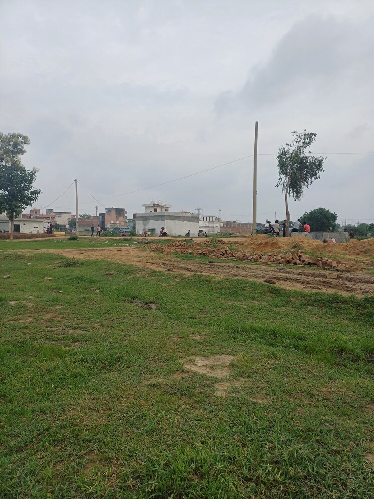 Garden, dheeraj nagar  136 Sq.Yd. Plot In Dheeraj Nagar Faridabad 9150024