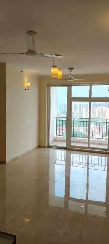 Room in 3 BHK Apartment at Omaxe The Palace, Gomti Nagar – for Rent