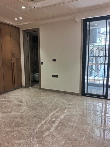 Room in 3 BHK Builder Floor at Sarvapriya Vihar – for Rent