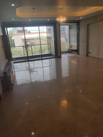 Room in 3 BHK Builder Floor at Hauz Khas – for Sale