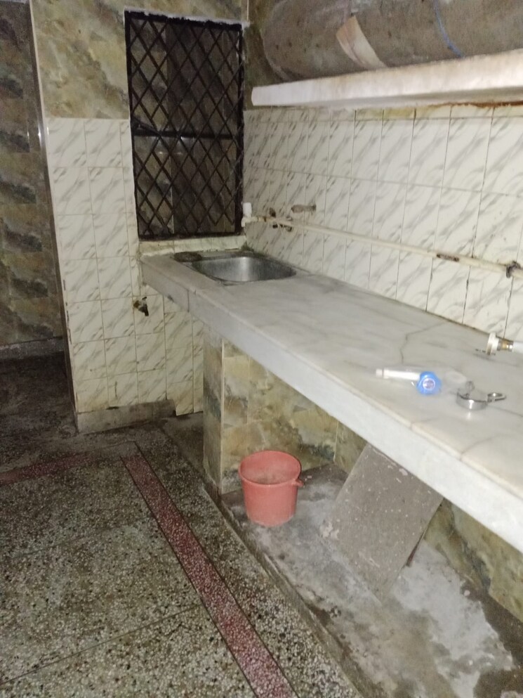 Balcony, sector 12 2 Bedroom 1000 Sq.Ft. Apartment In Sector 12 Noida 9150117