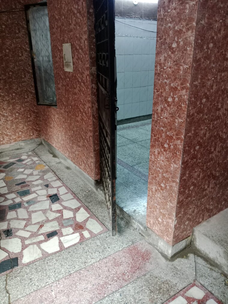 Balcony, sector 12 2 Bedroom 1000 Sq.Ft. Apartment In Sector 12 Noida 9150117