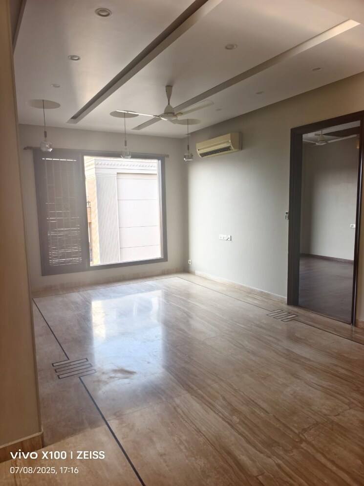 Room, green park 3 Bedroom 240 Sq.Yd. Builder Floor In Green Park Delhi 9150204