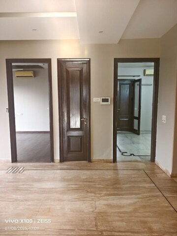 Room in 3 BHK Builder Floor at Green Park – for Rent