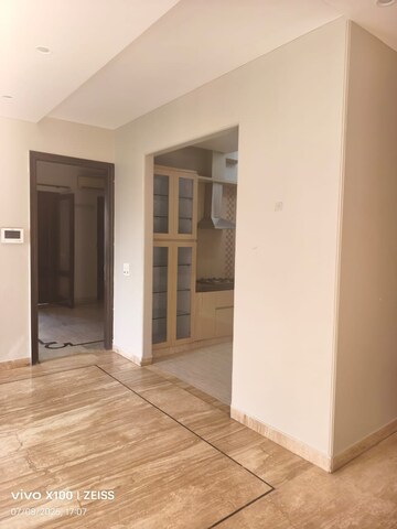 Room in 3 BHK Builder Floor at Green Park – for Rent