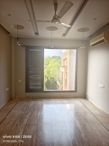 Room in 3 BHK Builder Floor at Green Park – for Rent