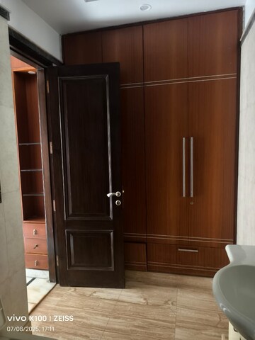 Furnished Amenities in 3 BHK Builder Floor at Green Park – for Rent
