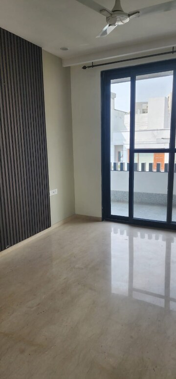 Room in 3 BHK Apartment at Shapoorji Pallonji Joyville Phase 2, Sector 102 – for Rent