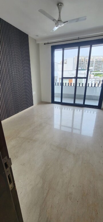 Room in 3 BHK Apartment at Shapoorji Pallonji Joyville Phase 2, Sector 102 – for Rent