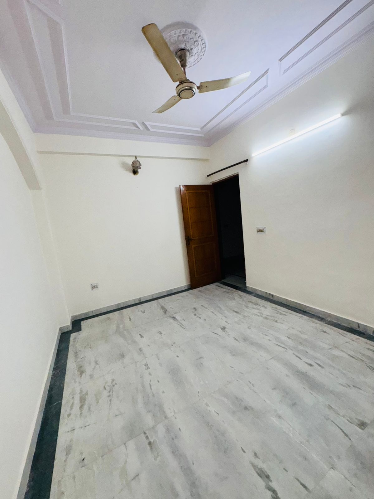 3 BHK 1350 Sq.Ft. Apartment in Coral Apartments