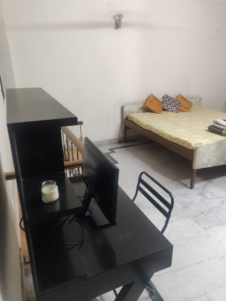 Living Room, lajpat nagar iii 2 Bedroom 200 Sq.Yd. Builder Floor In Lajpat Nagar Iii Delhi 9150287