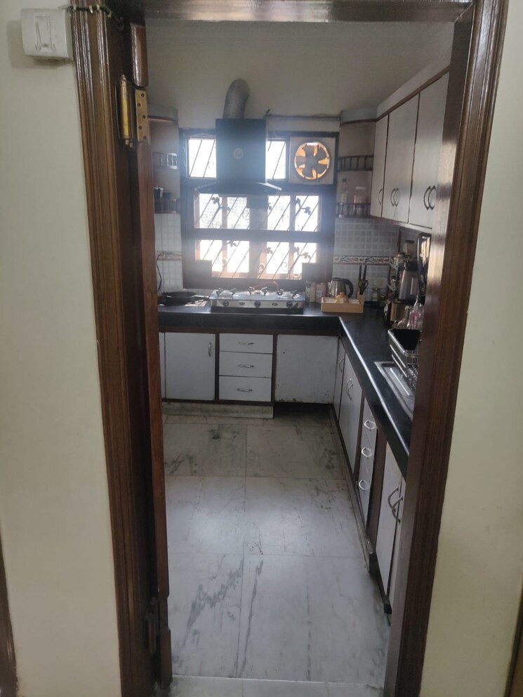 Kitchen, lajpat nagar iii 2 Bedroom 200 Sq.Yd. Builder Floor In Lajpat Nagar Iii Delhi 9150287