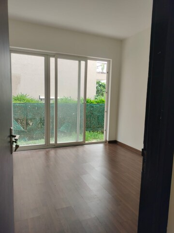 Room in 4 BHK Builder Floor at BPTP Amstoria, Sector 102 – for Sale