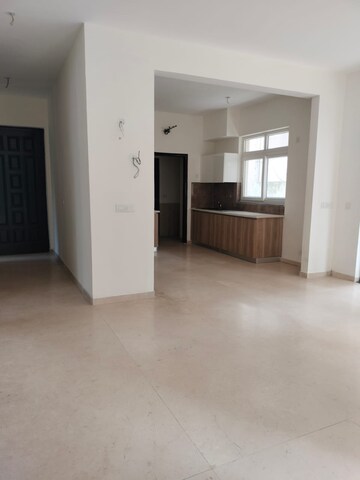 Room in 4 BHK Builder Floor at BPTP Amstoria, Sector 102 – for Sale