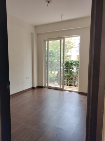 Room in 4 BHK Builder Floor at BPTP Amstoria, Sector 102 – for Sale