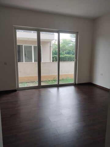 Room in 4 BHK Builder Floor at BPTP Amstoria, Sector 102 – for Sale