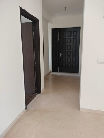 Room in 4 BHK Builder Floor at BPTP Amstoria, Sector 102 – for Sale