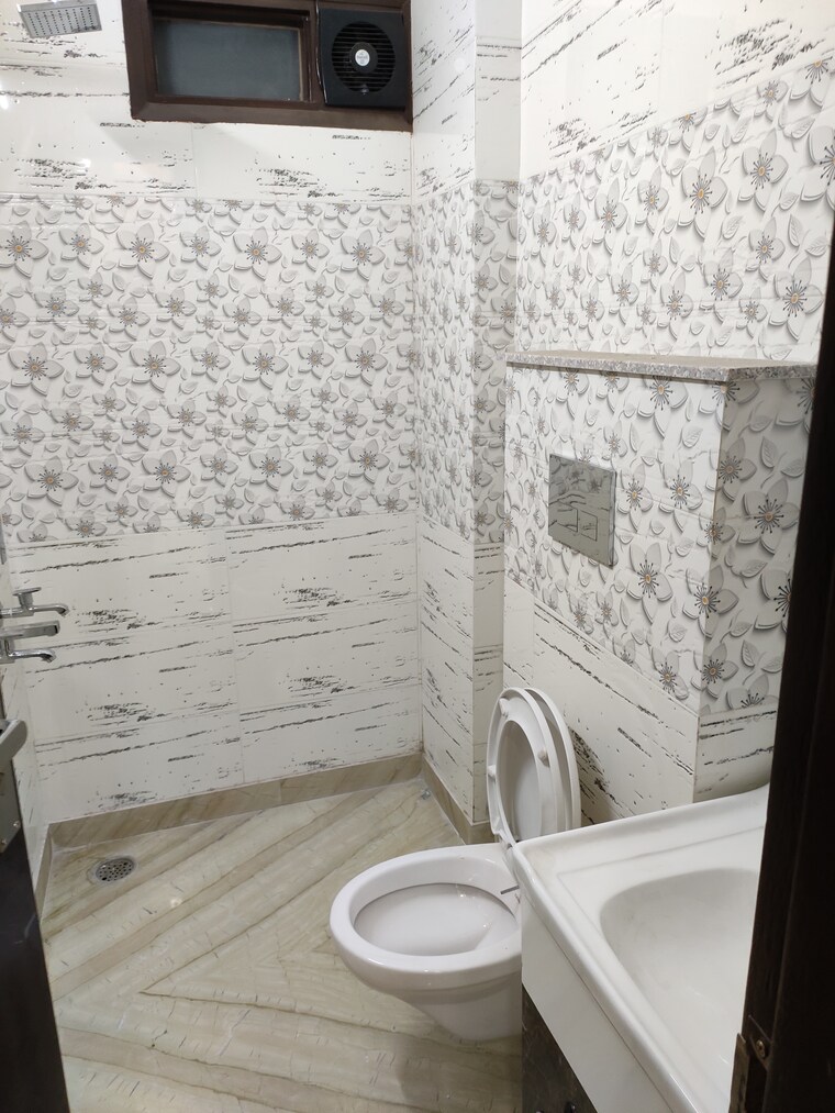 Bathroom, subhash nagar 2 Bedroom 750 Sq.Ft. Builder Floor In Subhash Nagar Delhi 9150339