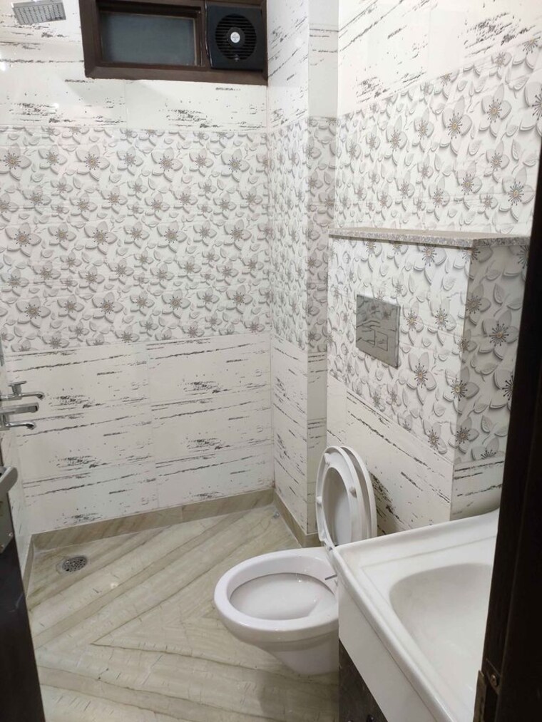 Bathroom, subhash nagar 2 Bedroom 750 Sq.Ft. Builder Floor In Subhash Nagar Delhi 9150339
