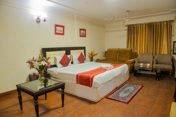 Bedroom, greater kailash ii 2 Bedroom 500 Sq.Yd. Builder Floor In Greater Kailash ii Delhi 9150427