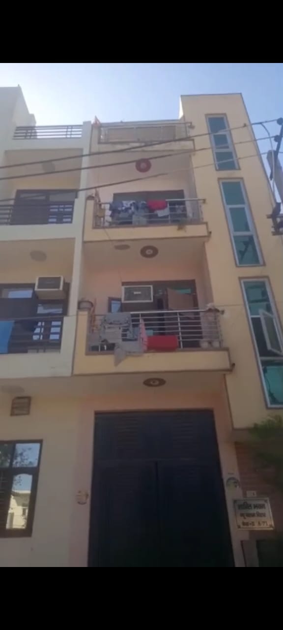 5 BHK + Extra Room Independent House For Sale in New Palam Vihar Phase Sec