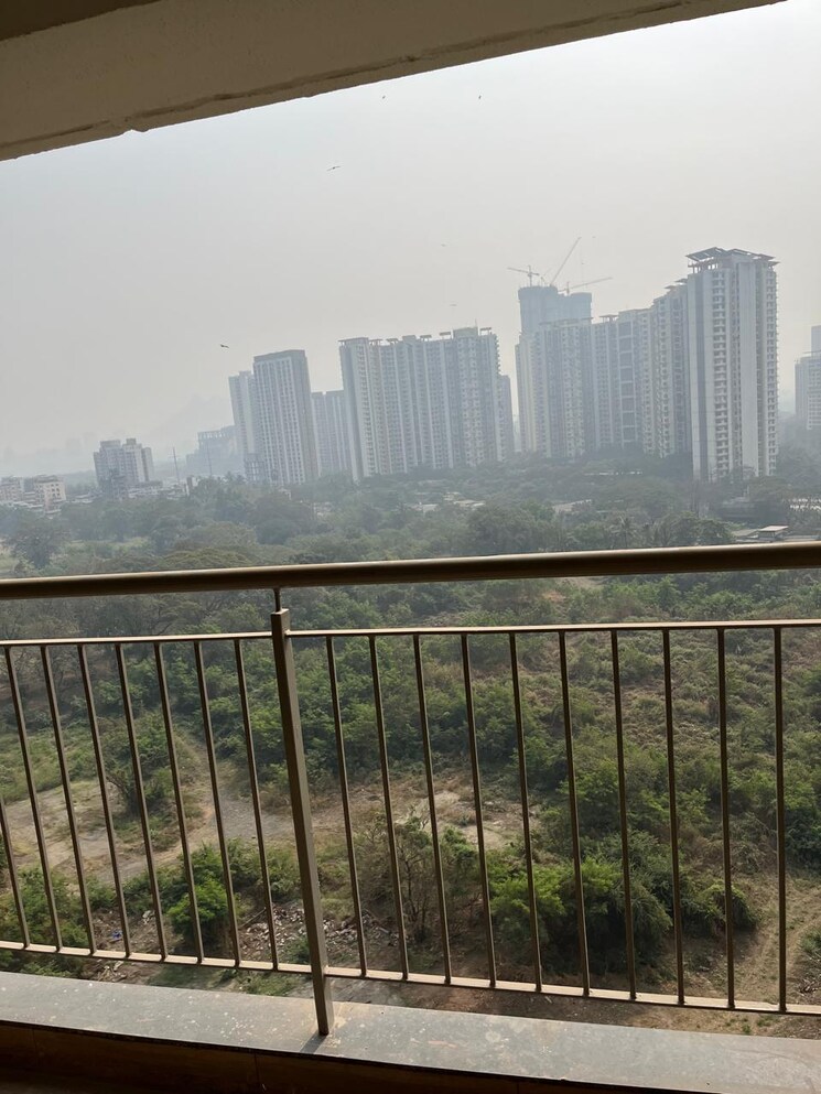 Swimming Pool, kalpataru-paramount-d 2 Bedroom 711 Sq.Ft. Apartment In Kapur Bawdi Thane 9150454