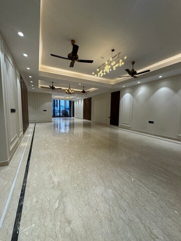 Building Lobby in 3 BHK Apartment at Unitech Escape, Sector 50 – for Rent