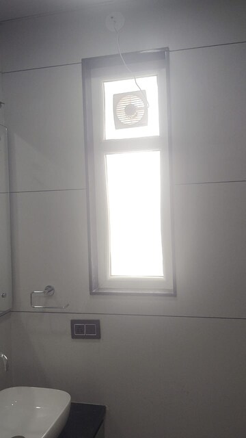 Bathroom in 2.5 BHK Apartment at Smart World Orchard, Sector 61 – for Rent