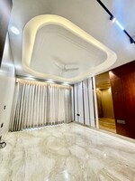 4 BHK + Pooja Room 300 Sq.Yd. Builder Floor in Central Park 3 Flower Valley