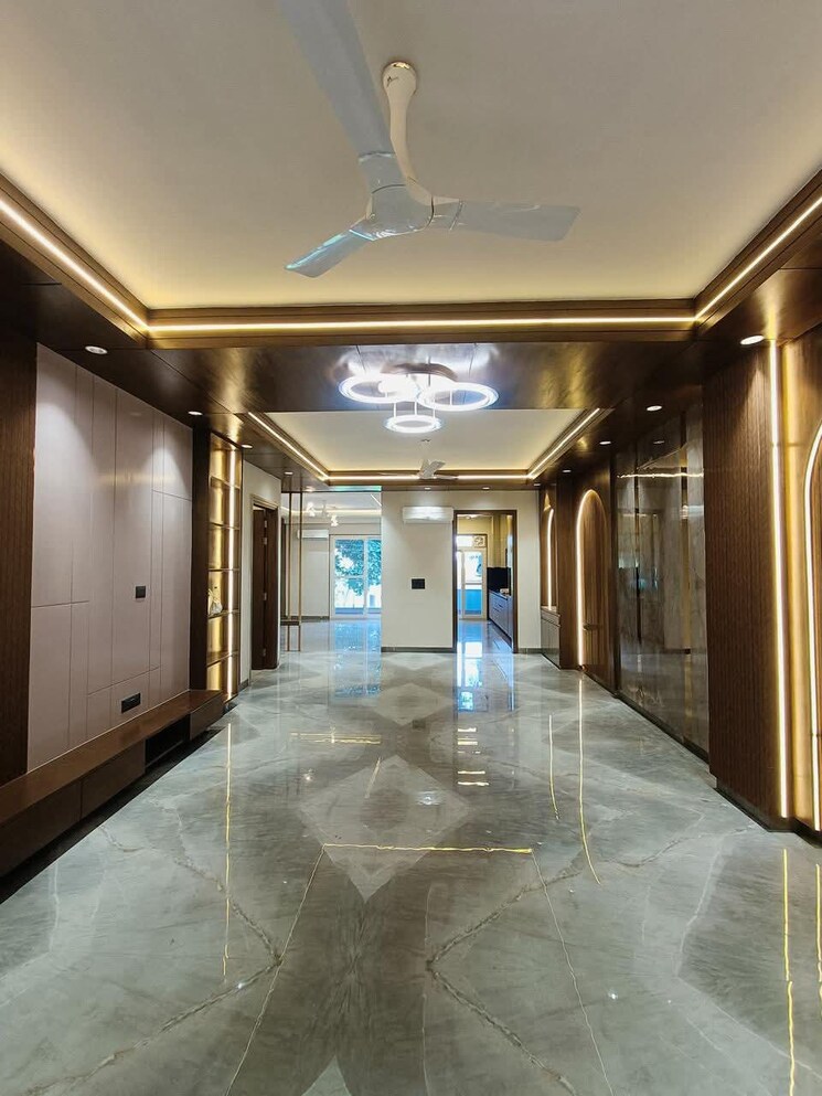 Living Room, pioneer-park-phase-1 3 Bedroom 1950 Sq.Ft. Apartment In Sector 61 Gurgaon 9150636