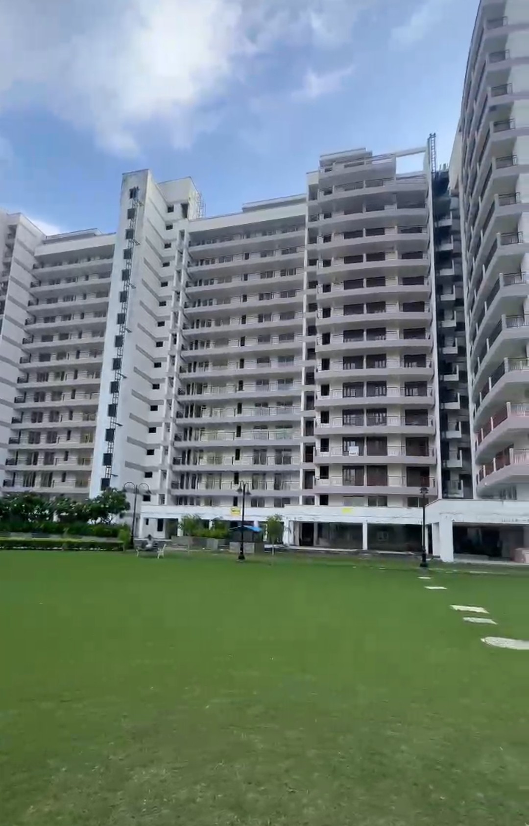 3 BHK 1865 Sq.Ft. Apartment in Pareena Express Heights