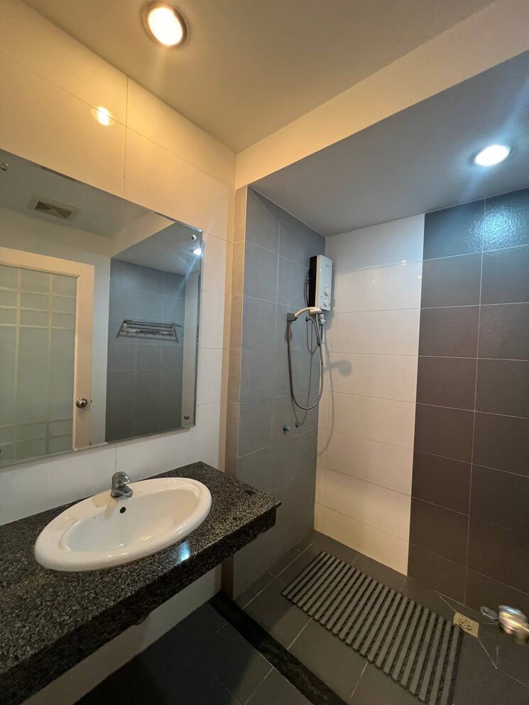 Bathroom, sarjapur 4 Bedroom 3050 Sq.Ft. Villa In Sarjapur Bangalore 9150677