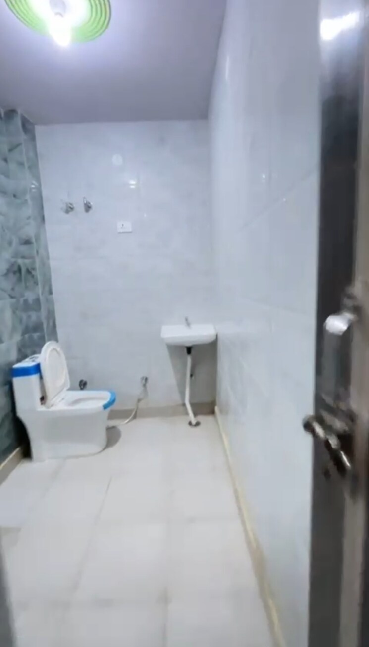 Bathroom, new ashok nagar 1.5 Bedroom 500 Sq.Ft. Builder Floor In New Ashok Nagar Delhi 9150718