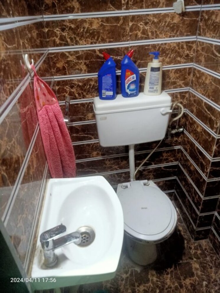 Washroom, andheri east Commercial Shop 300 Sq.Ft. In Andheri East Mumbai 9150647