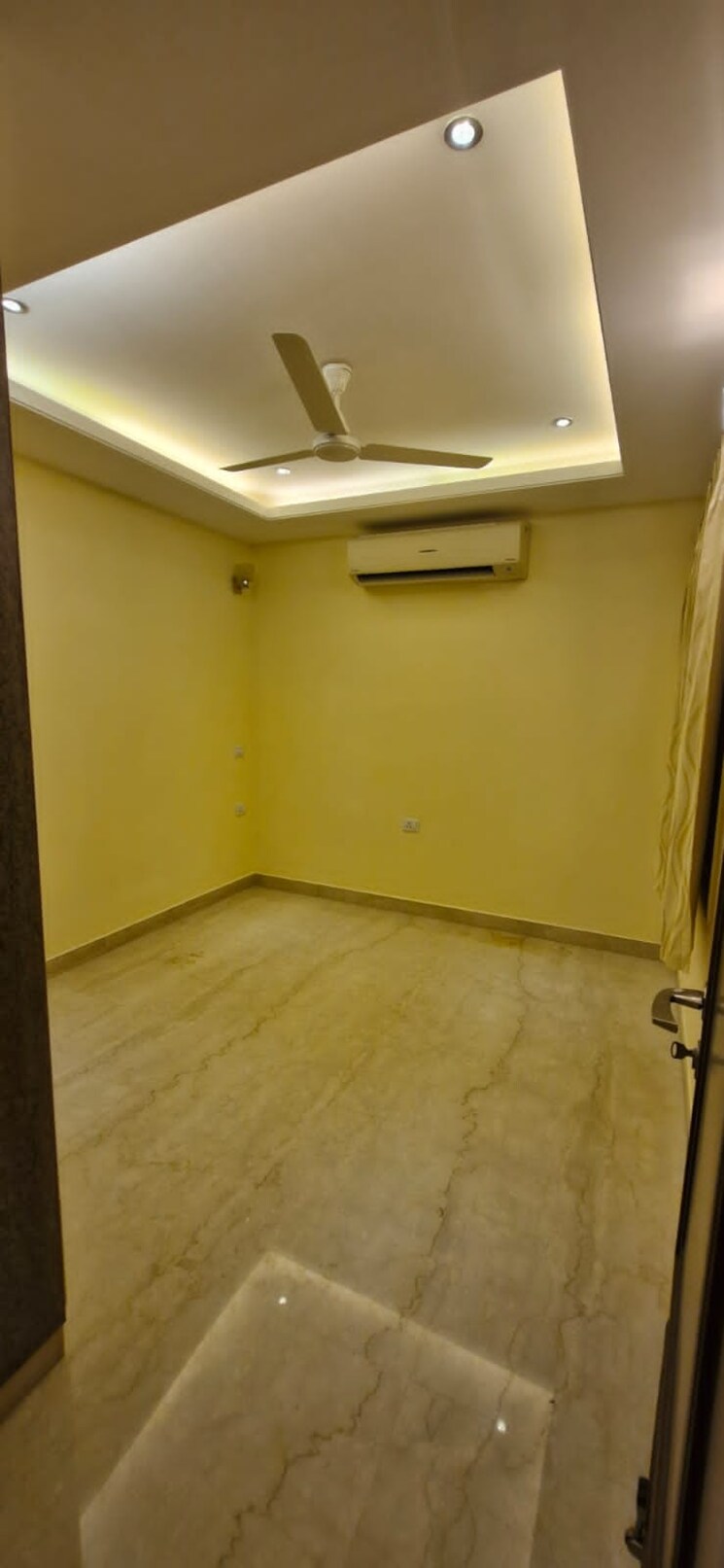 Room, greater kailash ii 4 Bedroom 300 Sq.Ft. Builder Floor In Greater Kailash ii Delhi 9150818