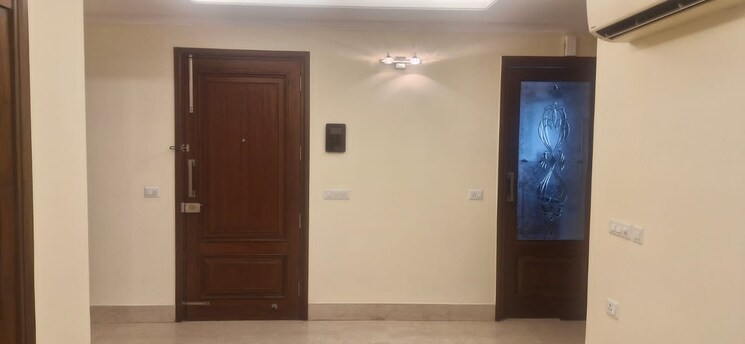 Room, greater kailash ii 4 Bedroom 300 Sq.Ft. Builder Floor In Greater Kailash ii Delhi 9150818