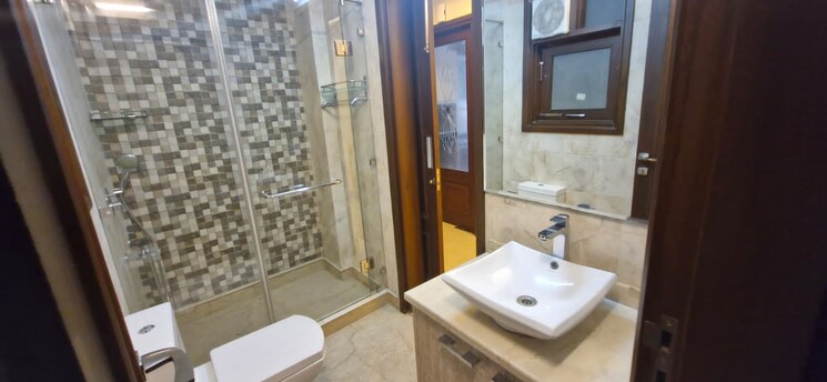 Bathroom, greater kailash ii 4 Bedroom 300 Sq.Ft. Builder Floor In Greater Kailash ii Delhi 9150818