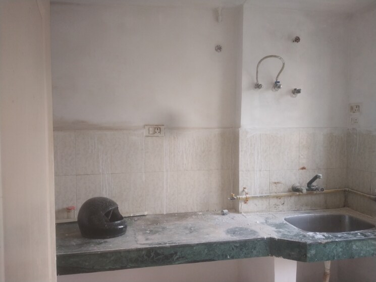 Bathroom, paras-tierea 2 Bedroom 925 Sq.Ft. Apartment In Sector 137 Noida 9150854