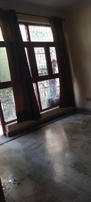 Room in 2 BHK Builder Floor at Mayur Vihar Phase 1 – for Sale