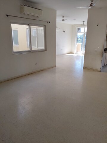 Room in 3 BHK Builder Floor at Emaar Emerald Floors, Sector 65 – for Rent
